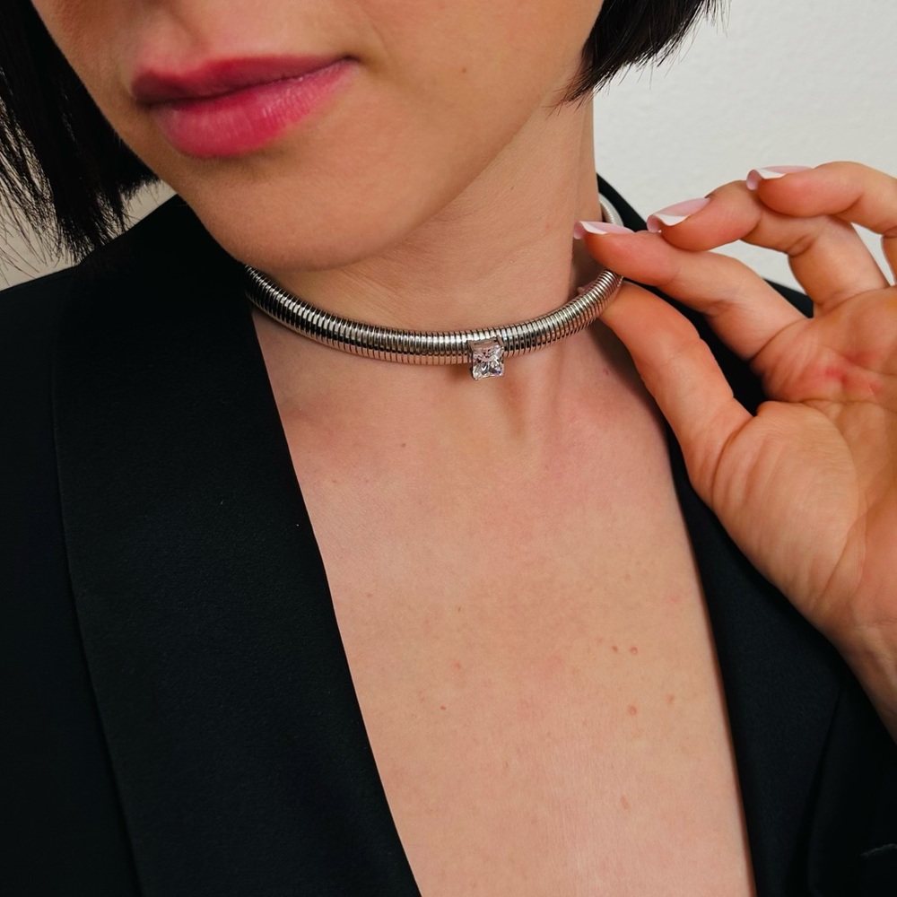 New Sleek Silver Choker Necklace with Minimalist Charm